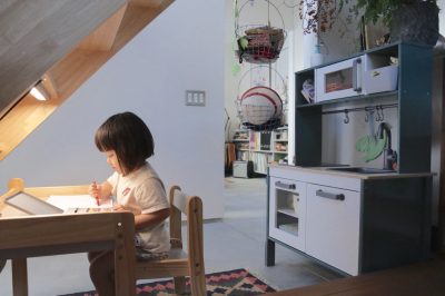 階段の下は秘密基地