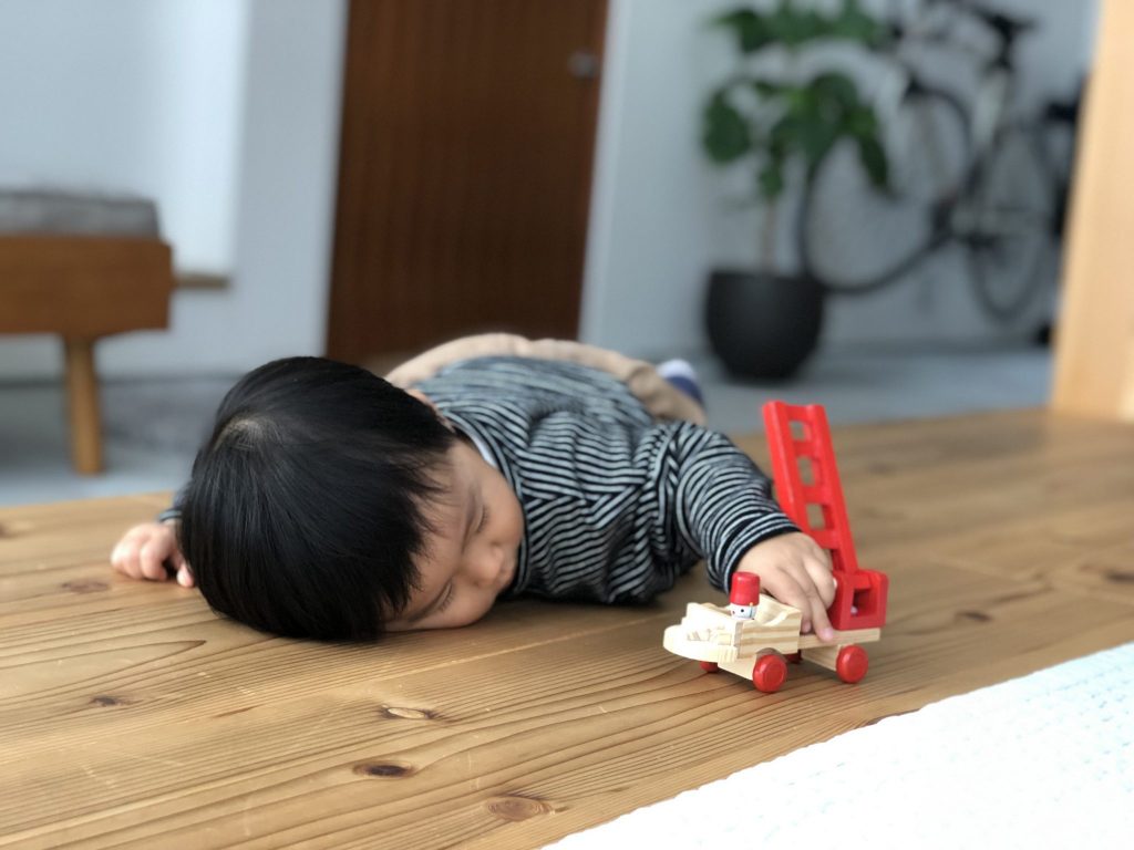 床との距離が近い人