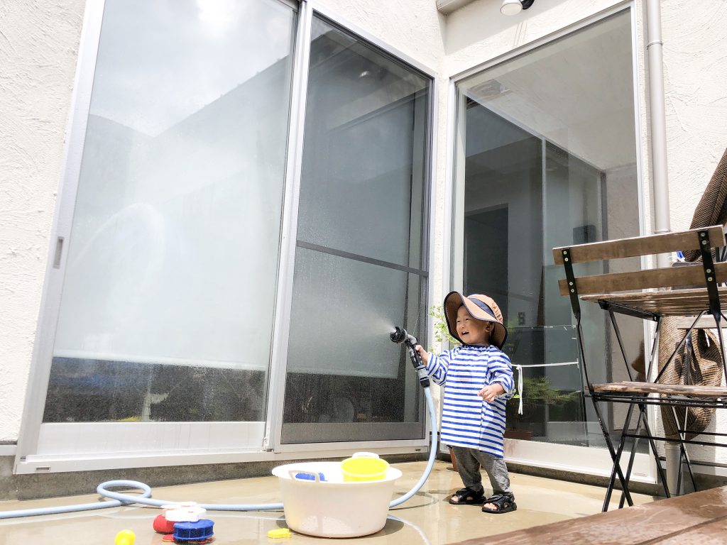 ぼくもお家も水遊び