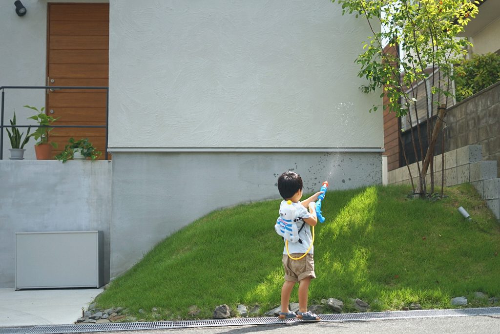 我が家の水やり隊長