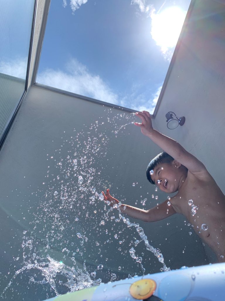 開放的な水遊び！