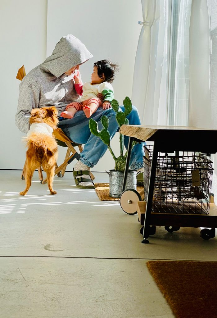 大人、犬、赤ちゃん、土間集合！