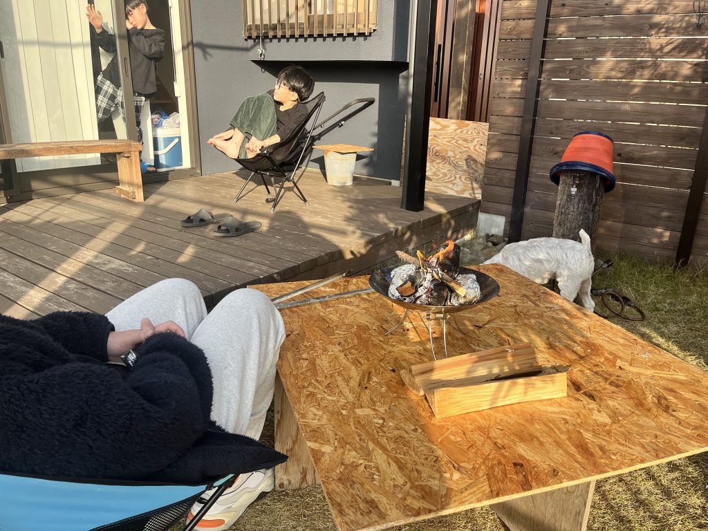焚き火じゃがバター待ち