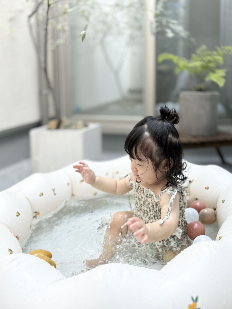 初めての水遊び