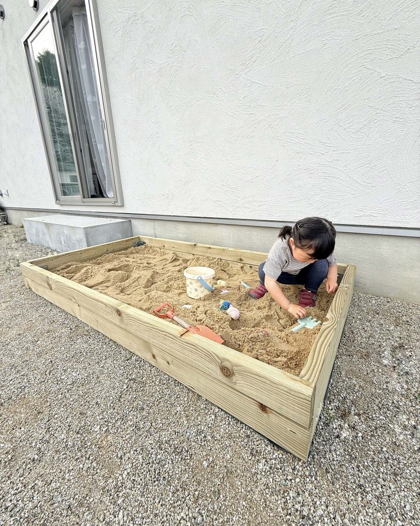 お庭で砂場遊び