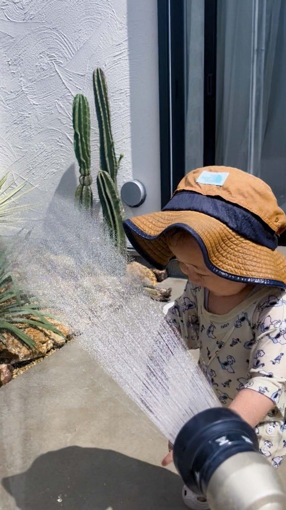 前、失礼しまーす