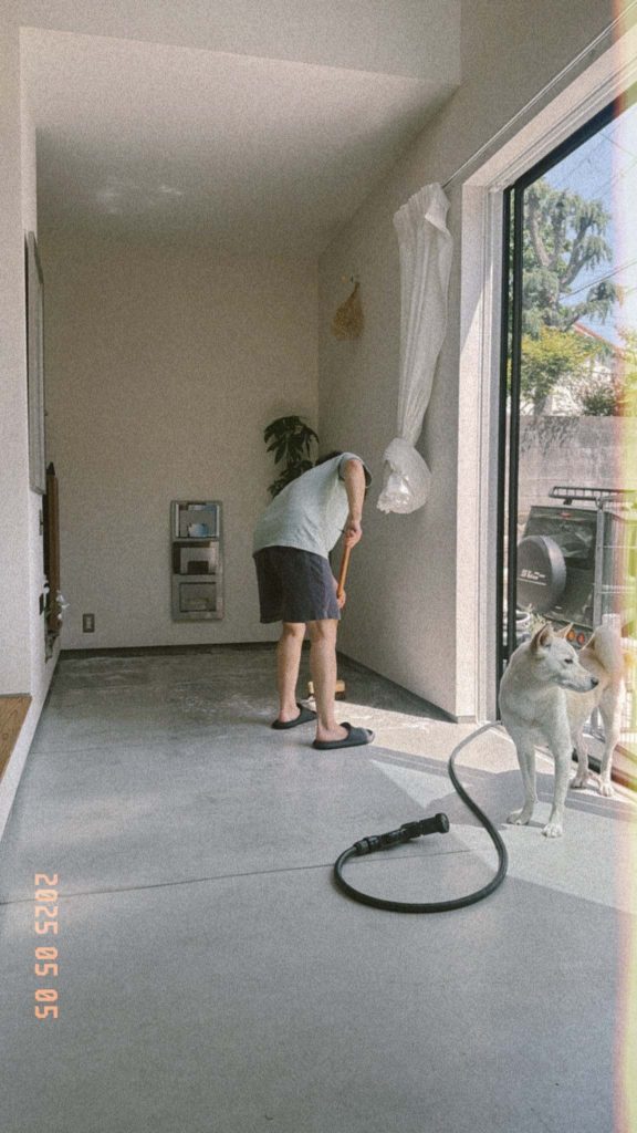 土間掃除おじさん